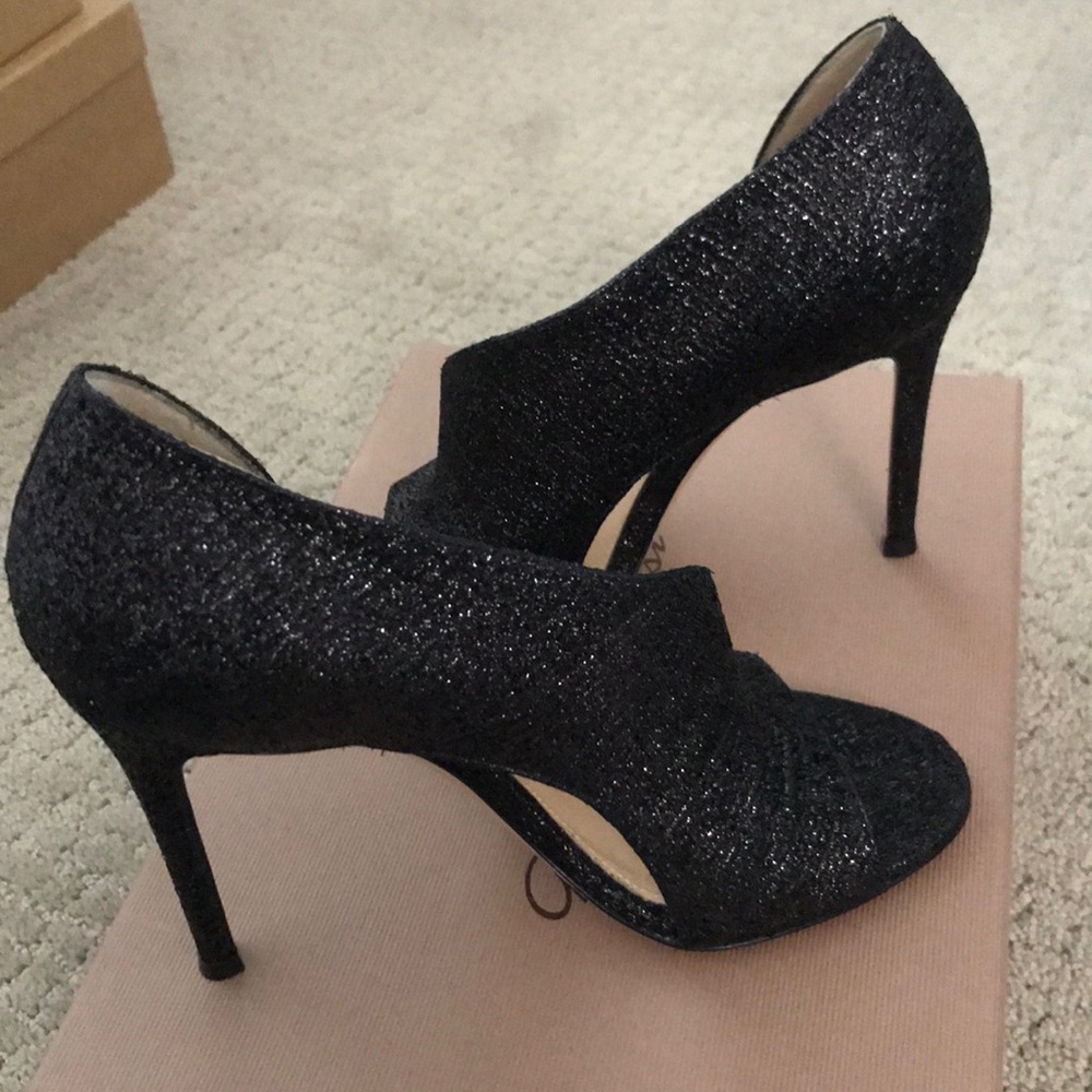 Shoes - Picture 2 of 5